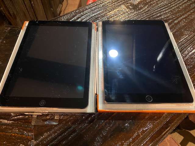 ***2 x Apple iPad Air*** Space Grey (Pls read)