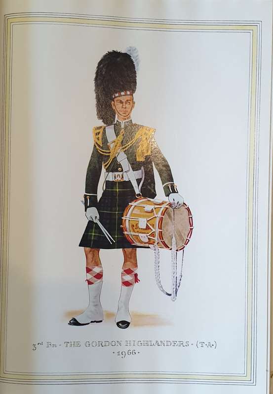 Scots in Uniform - Douglas N. Anderson
