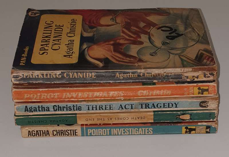 5 x Agatha Christie P/B books, all in one lot.