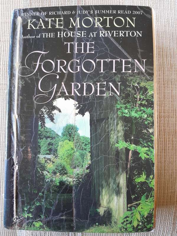 The Forgotten Garden - Kate Morton.