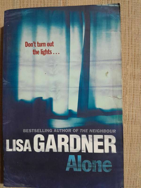 Alone - Lisa Gardner.