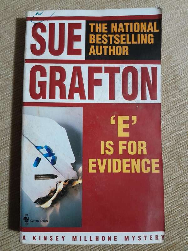 E' IS FOR EVIDENCE - Sue Grafton.