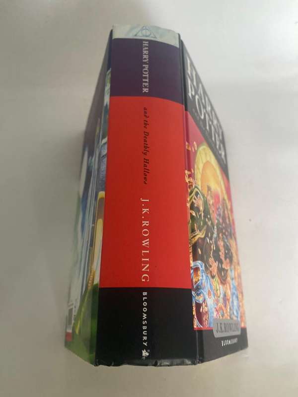 HP AND THE DEATHLY HALLOWS - J. K. Rowling