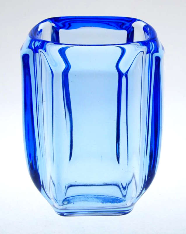 AN ICONIC DESIGN : RECTANGULAR BLUE VASE, DESIGNED BY LADENA VIZNEROVA IN 1968 FOR RUDOLFOVA GLASS