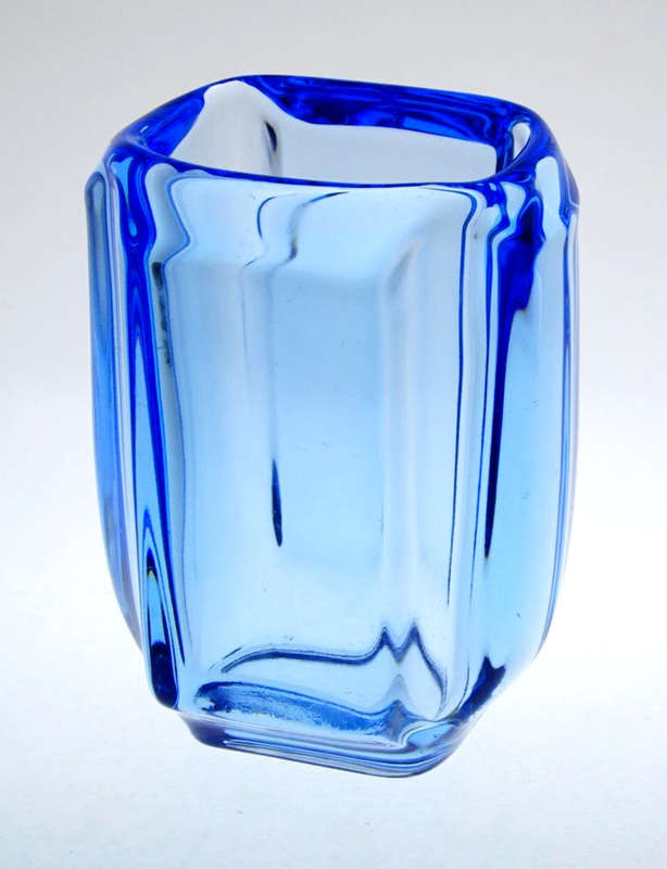 AN ICONIC DESIGN : RECTANGULAR BLUE VASE, DESIGNED BY LADENA VIZNEROVA IN 1968 FOR RUDOLFOVA GLASS