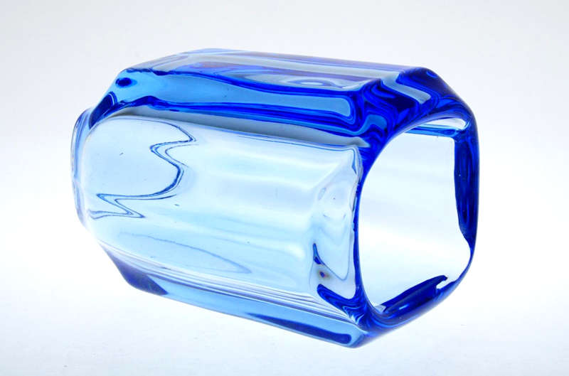 AN ICONIC DESIGN : RECTANGULAR BLUE VASE, DESIGNED BY LADENA VIZNEROVA IN 1968 FOR RUDOLFOVA GLASS