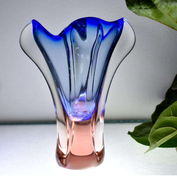 MAGNIFICENT CZECH ART GLASS CHRIBSKA SCULPTURAL VASE DESIGN : PROF JOSEF HOSPODKA IN THE MID 1970s