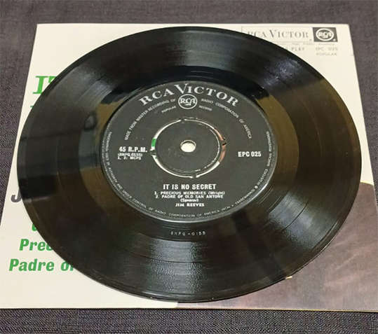 7 Single (7") - Jim Reeves - It Is No Secret