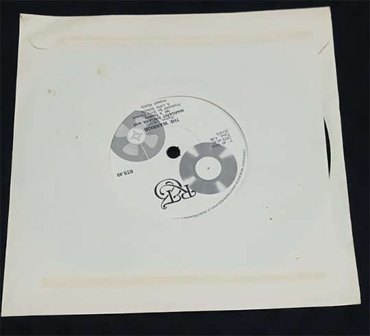 7 Single (7") - Margaret Singana & Ipi 'n Tombia - Mama Tembu's Wedding & The Warrior