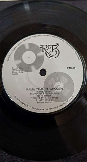 7 Single (7") - Margaret Singana & Ipi 'n Tombia - Mama Tembu's Wedding & The Warrior