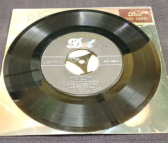 7 Single (7") - Pat Boone - Beyond the Sunset