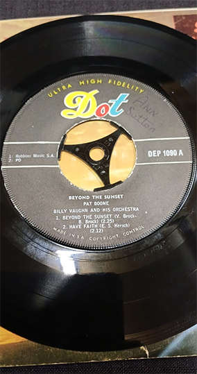 7 Single (7") - Pat Boone - Beyond the Sunset