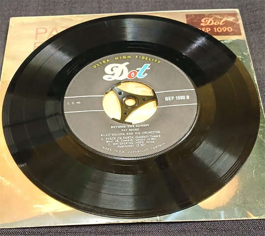 7 Single (7") - Pat Boone - Beyond the Sunset