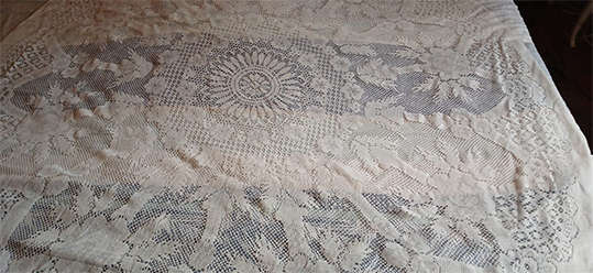 Vintage Patterned Cream Round Tablecloth - Size 1.7m Diameter