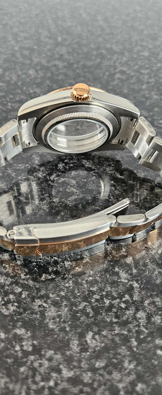 Watch case with bracelet