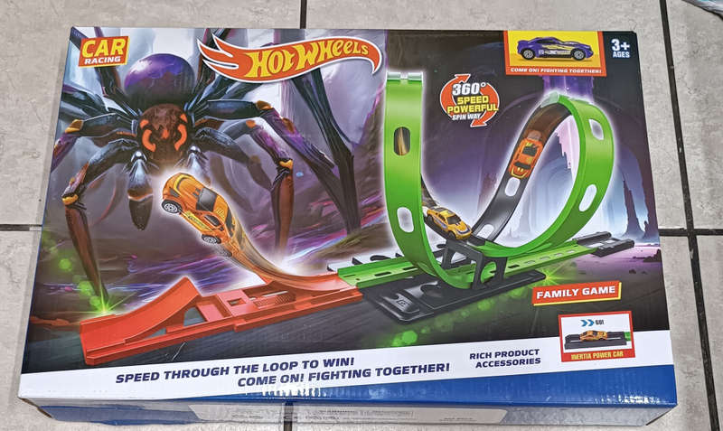 HOT WHEELS 360 degree car racing track
