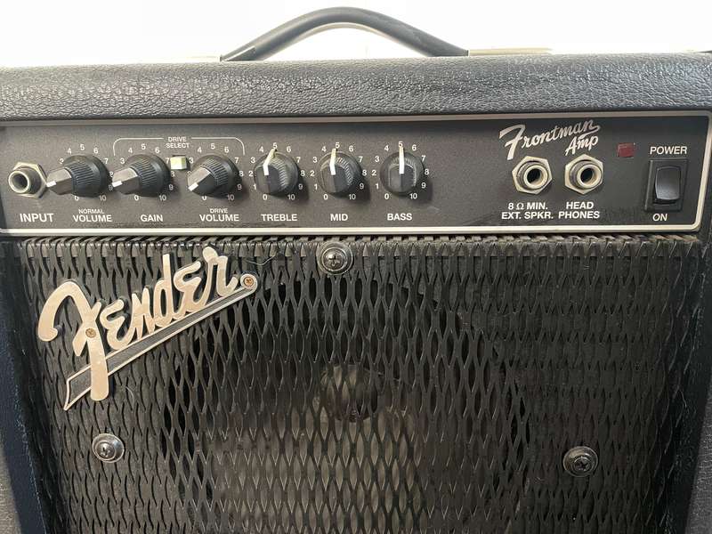 Fender Frontman 15 Guitar Amp