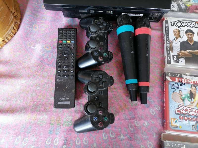 PLAYSATION 3 CONSOLE WITH GAMES
