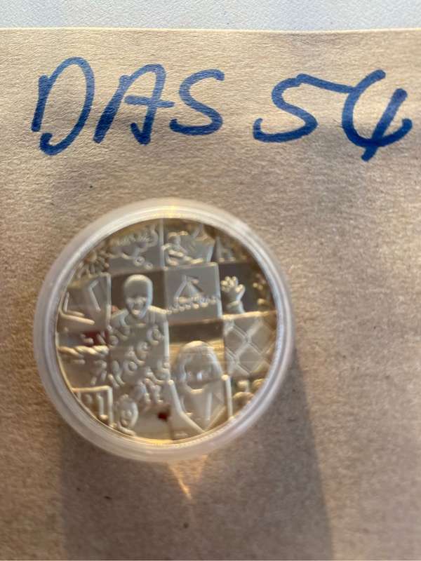 Excellent 1998 Silver proof R1 - Children