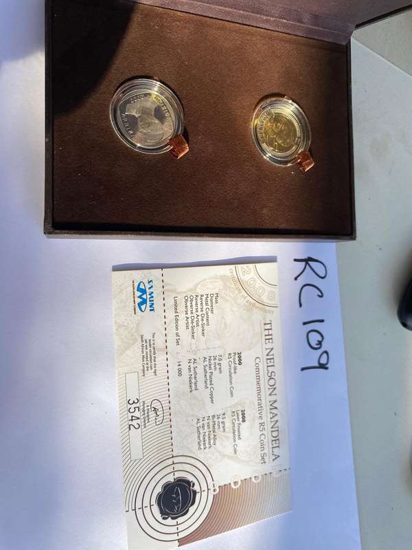 2000 and 2008 Proof and frosted proof Mandela R5 in SAM box, capsulated with certificate