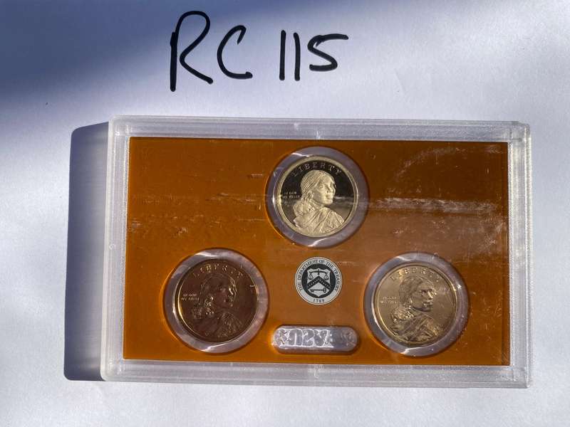 1945 - USA Treasury 3 x USA $1,00 issued coins up for grabs - one bid take all