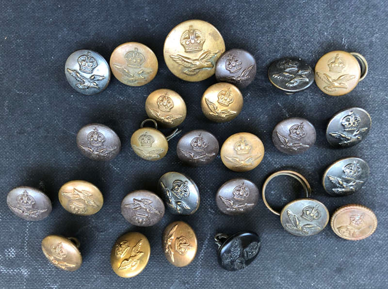 MILITARY AIR FORCE VINTAGE COLLECTION OF 26 BRASS UNIFORM BUTTONS WITH KINGS CROWN
