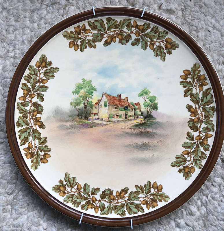 ROYAL DOULTON CHARGER OLD ENGLISH INNS D6072 THE LEATHER BOTTEL COBHAM