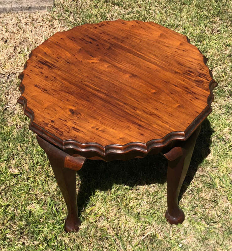 IMBUIA TEA OR LAMP TABLE ON QUEEN ANNE BOWED LEGS WITH TYPICAL LINEN FOLD SIDES & TOP OF THE PERIOD