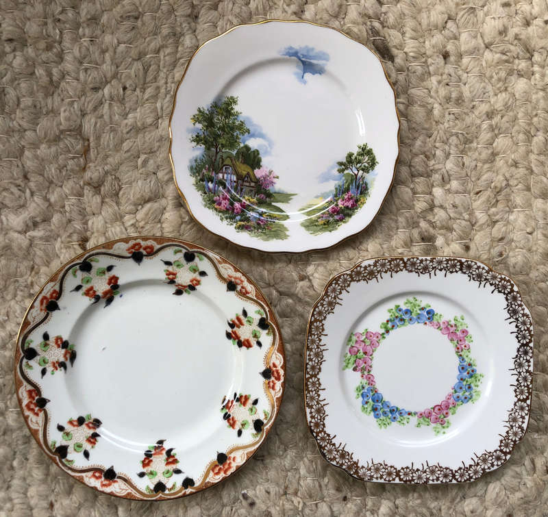ROYAL STANDARD BONE CHINA, ROYAL VALE BONE CHINA AND OSBORNE CHINA SIDE PLATES COLLECTION