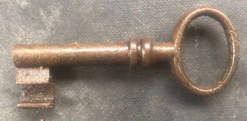 KEY GEORGIAN WIRE BOW CIRCA 1800'S SOLID CAST IRON