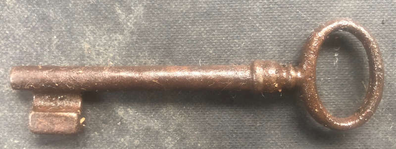 KEY GEORGIAN WIRE BOW CIRCA 1800'S SOLID CAST IRON