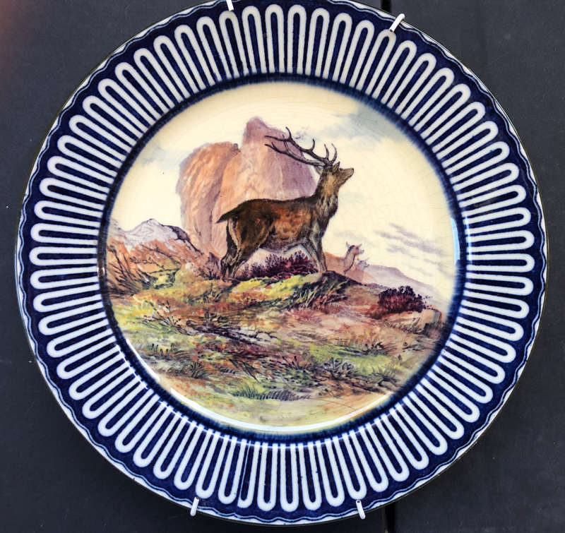 ROYAL DOULTON SCOTTISH HUNTING SCENES STAG IN LANDSCAPE SERIESWARE CABINET PLATE