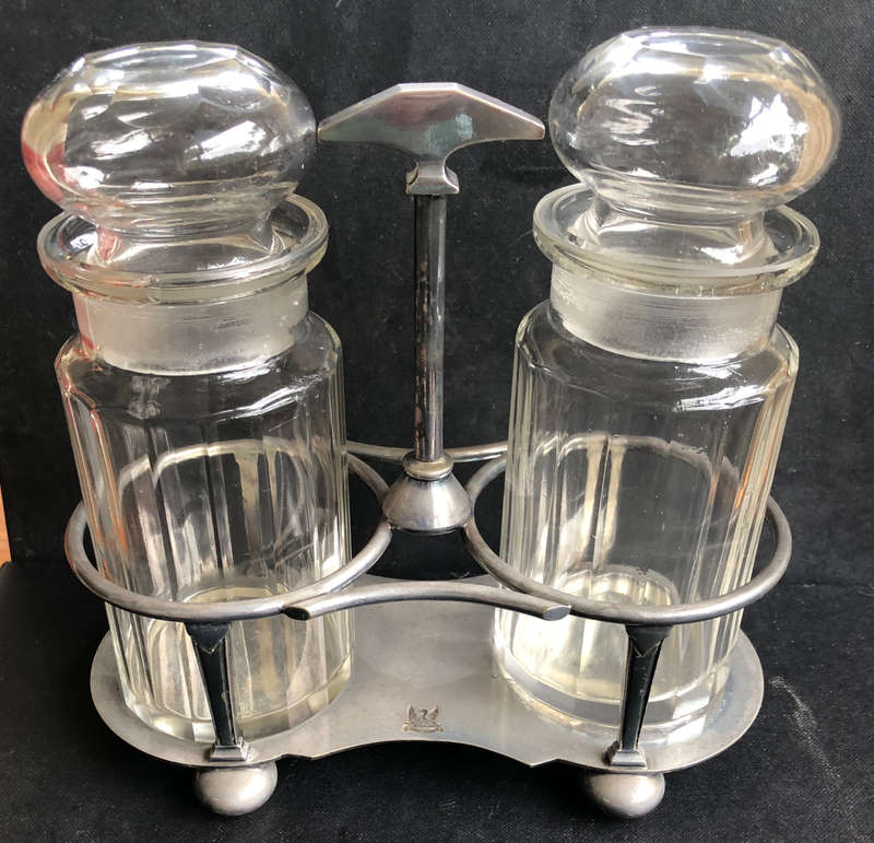 SILVER PLATED EMBASSY GLADWIN LIMITED ART DECO PICKLE TWO JAR CRUET SET