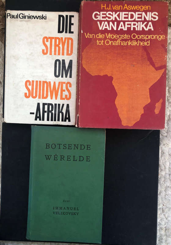 BOTSENDE WERELDE DEUR VELIKOVSKY STRYD OM SUIDWES-AFRIKA DEUR GINIEWSKI GESKIEDENIS VAN AFRIKA .....