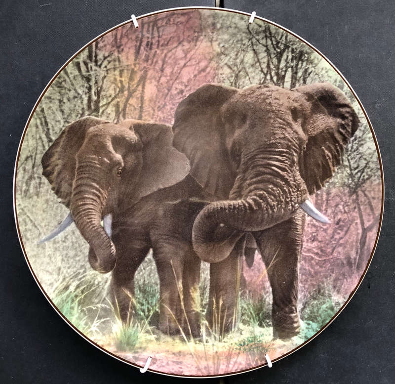 ROYAL DOULTON ELEPHANTS AFRICAN SERIES AFRICAN GAME RESERVE CABINET PLATE