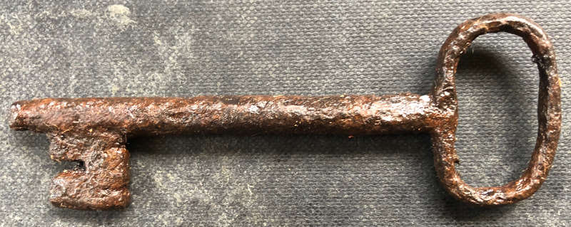 KEY GEORGIAN WIRE BOW CIRCA 1800'S SOLID CAST IRON