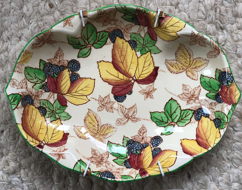 ROYAL DOULTON BLACKBERRY D5698 OVAL BOWL