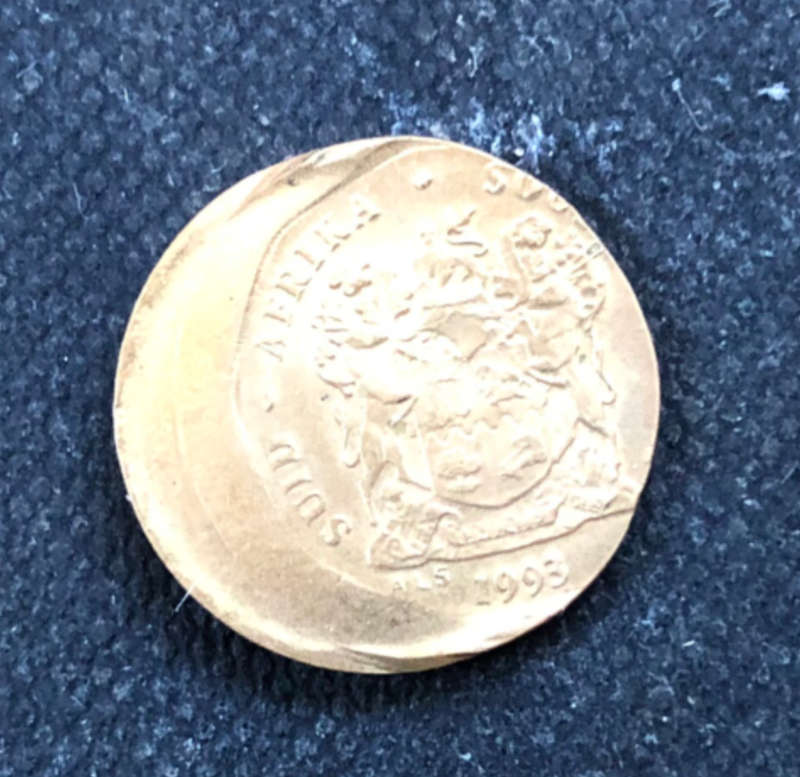 COIN SOUTH AFRICA OFF CENTRE MISSTRIKE 1993 TEN CENTS NEAR UNCIRCULATED CONDITION