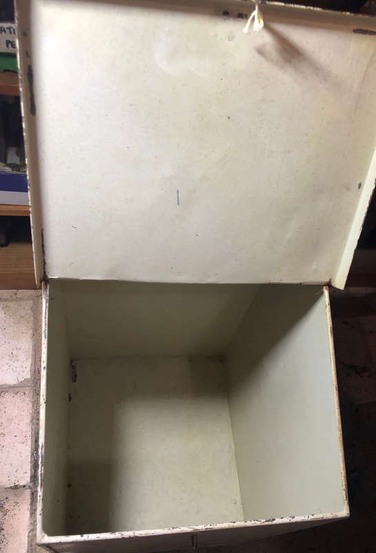 STORAGE BIN LARGE GALVANIZED ANTIQUE KITCHEN ON TYPICAL ELEVATED LEGS OF THE PERIOD