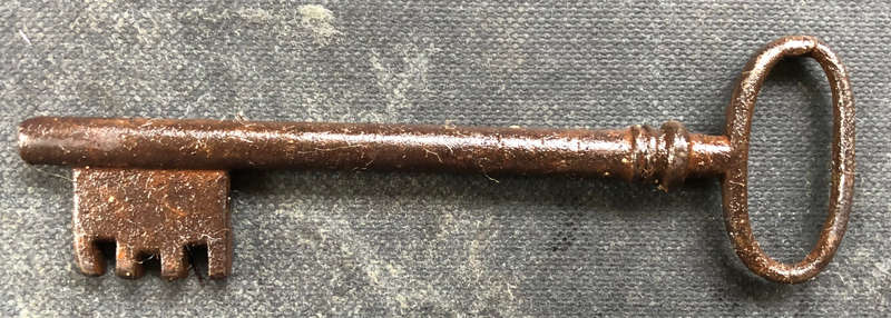 KEY GEORGIAN WIRE BOW CIRCA 1800'S SOLID CAST IRON