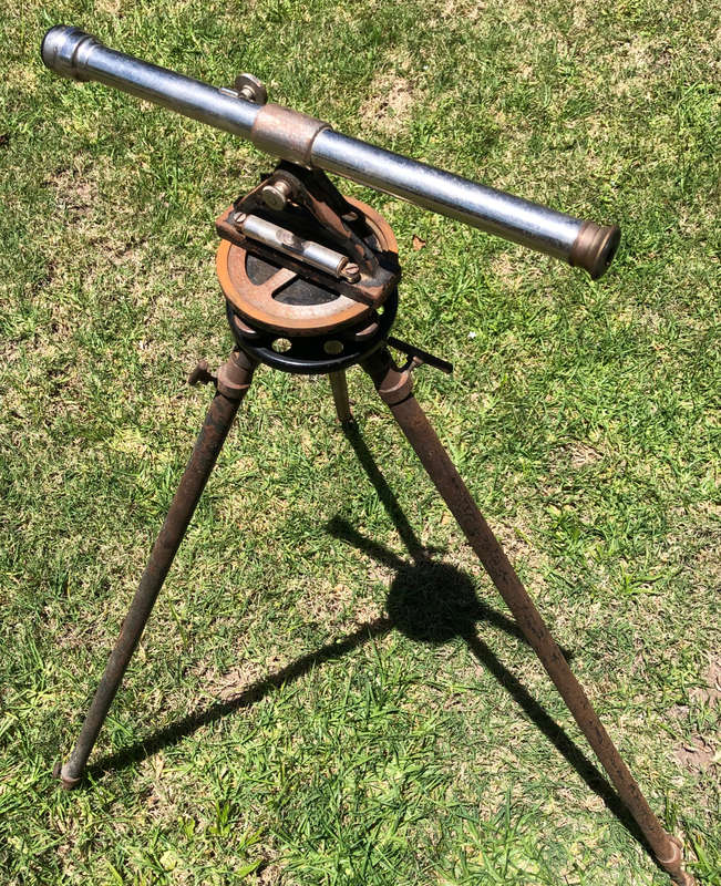 THEODOLITE VINTAGE SIGNED L S STARRETT CO UNITED STATES ON ADJUSTABLE TRIPOD STAND