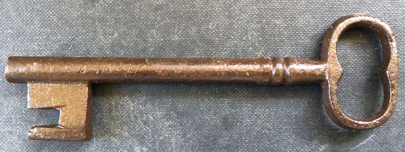 KEY LARGE GEORGIAN WIRE BOW CIRCA 1800'S SOLID CAST IRON