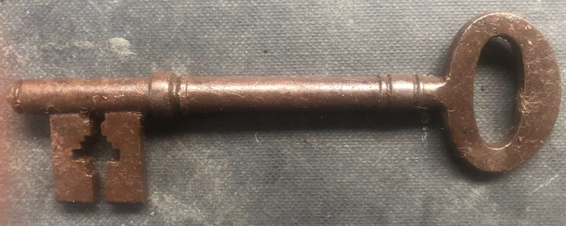 KEY GEORGIAN SQUASHED WIRE BOW CIRCA 1800'S SOLID CAST IRON