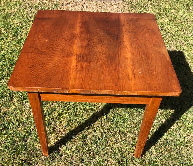 OAK LAMP OR TEA TABLE VINTAGE WITH TAPERING LEGS OF THE PERIOD