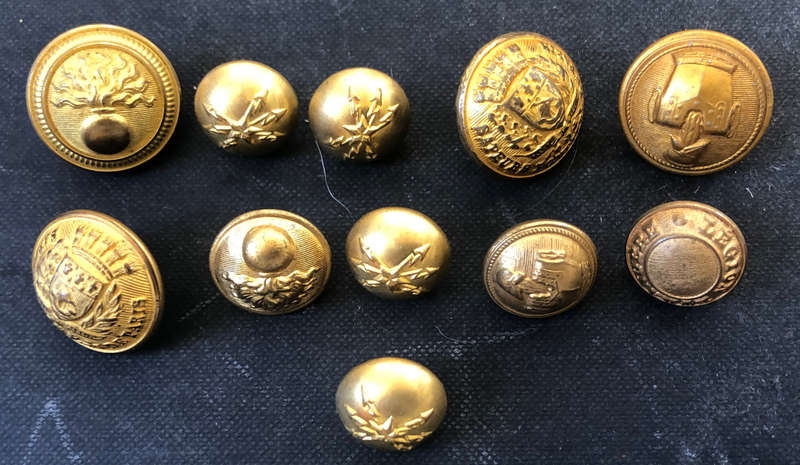 MILITARY VINTAGE FRENCH VARIOUS BRASS TUNIC BUTTONS, FRENCH FORIGN LEGION, SIGNAL CORPS & OTHERS
