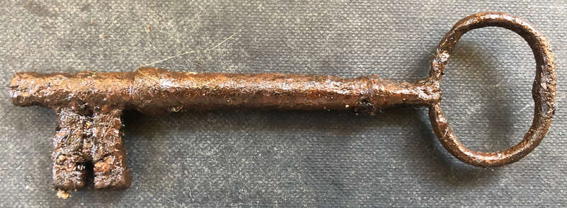 KEY LARGE GEORGIAN WIRE BOW CIRCA 1800'S SOLID CAST IRON