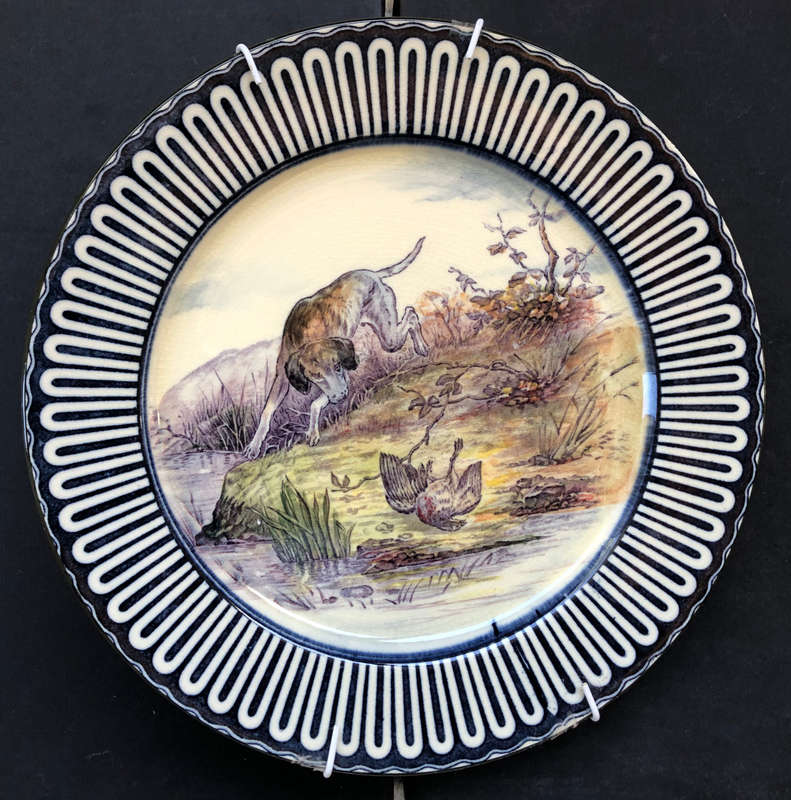 ROYAL DOULTON SCOTTISH HUNTING SCENES RETRIEVER WITH GAME BIRD SERIESWARE CABINET PLATE