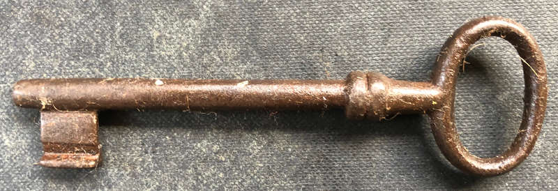 KEY GEORGIAN WIRE BOW CIRCA 1800'S SOLID CAST IRON