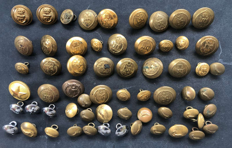 MILITARY AND OTHER LARGE COLLECTION OF VINTAGE BRASS BUTTONS