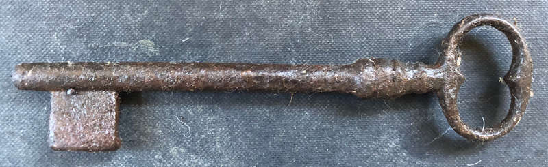 KEY LARGE GEORGIAN WIRE BOW CIRCA 1800'S SOLID CAST IRON